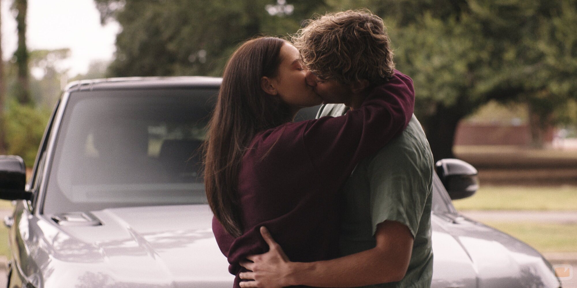 Lola Tung y Gavin Casalegno en 'Amor fugaz' de 'The Summer I Turned Pretty'