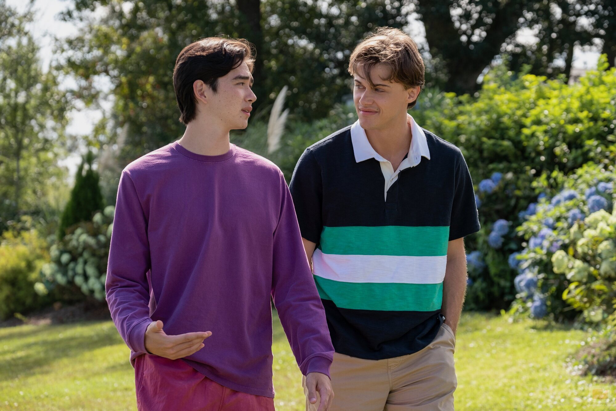 Christopher Briney y Sean Kaufman en la temporada 2 y el capítulo 07 de 'El verano en que me enamoré'
