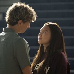 Lola Tung y Gavin Casalegno en 2x07 'Amor fugaz' de 'El verano en que me enamoré'