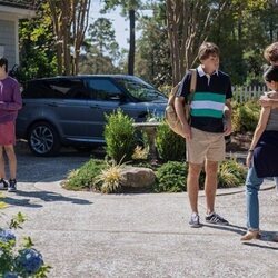 Foto de Christopher Briney y Sean Kaufman en la temporada 2 y el capítulo 07 de 'El verano en que me enamoré'