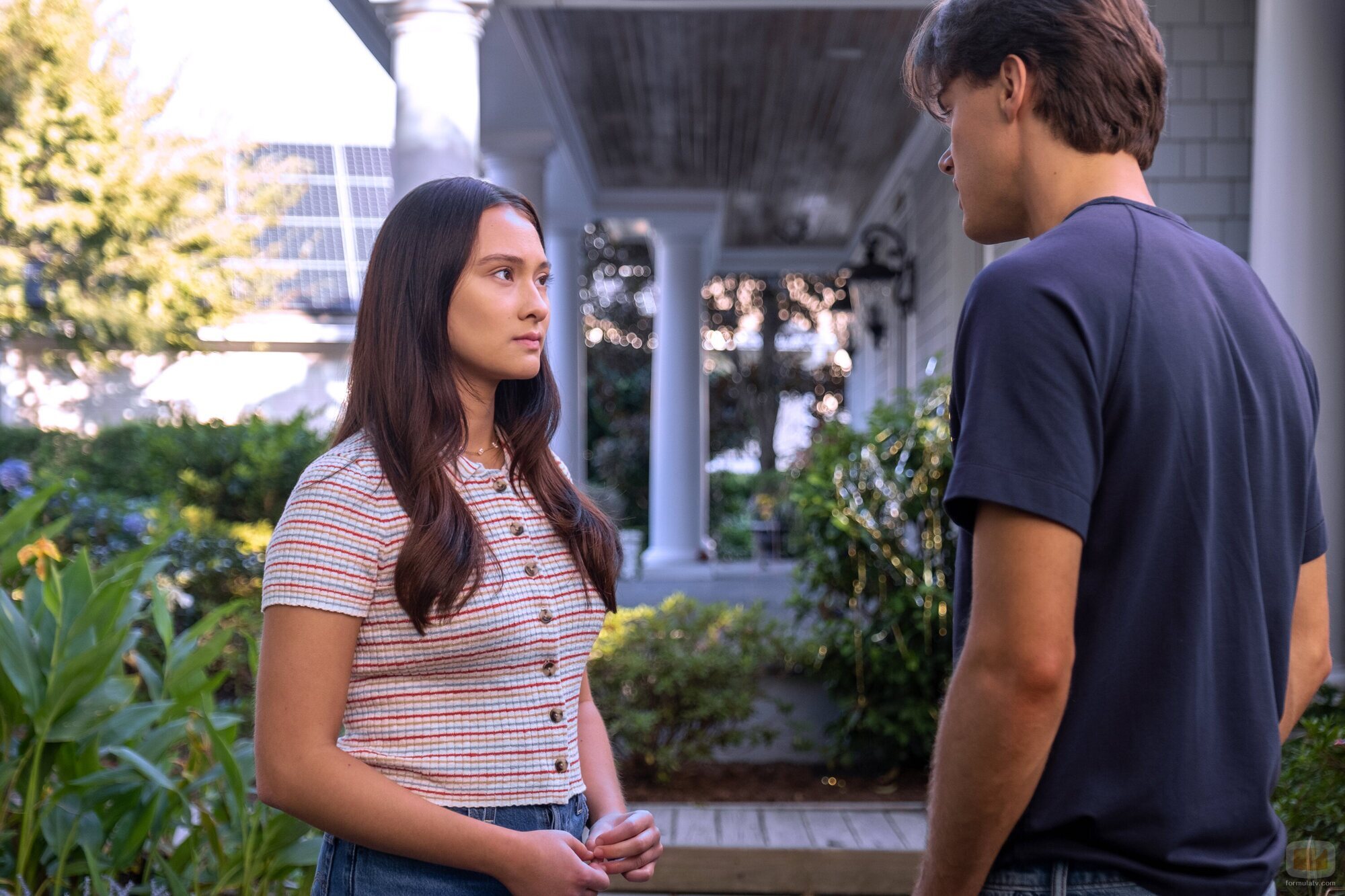 Lola Tung y Christopher Briney en la temporada 2 y el capítulo 07 de 'El verano en que me enamoré'