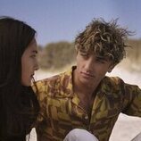 Lola Tung y Gavin Casalegno en Capítulo 7 titulado 'Amor fugaz' de 'El verano en que me enamoré'