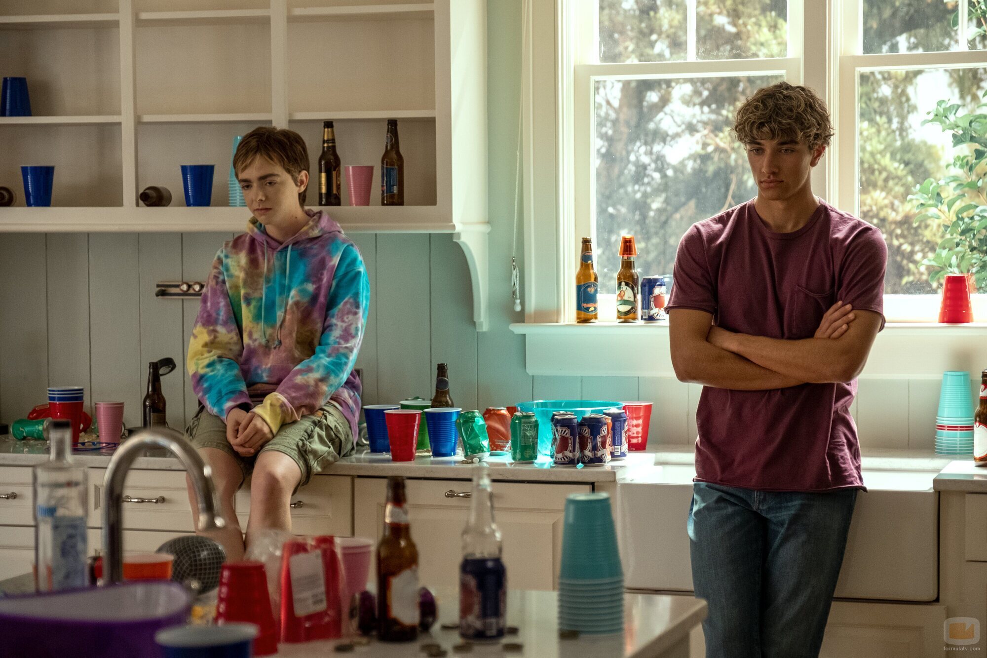 Elsie Fisher y Christopher Briney en Capítulo 7 titulado 'Amor fugaz' de 'El verano en que me enamoré'