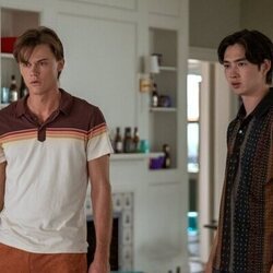 Christopher Briney y Sean Kaufman en 'Amor fugaz' de 'El verano en que me enamoré'