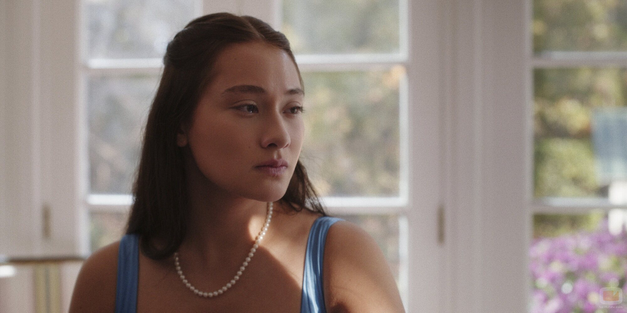 Lola Tung en 2x08 'Triángulo amoroso' de 'El verano en que me enamoré'