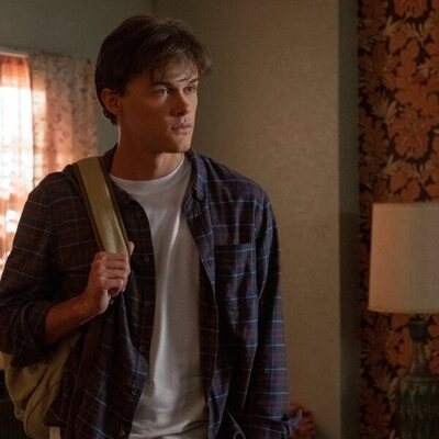 Christopher Briney en 2x08 titulado 'Triángulo amoroso' de 'El verano en que me enamoré'