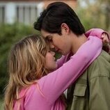 Still de Sean Kaufman y Rain Spencer en 'Triángulo amoroso' de 'El verano en que me enamoré'