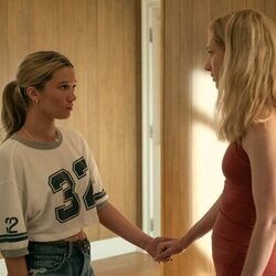 Kristen Connolly y Rain Spencer en la temporada 3 y el capítulo 04 de 'El verano en que me enamoré'