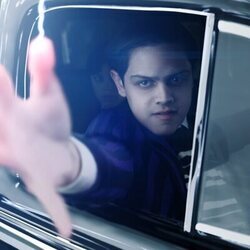 Foto de Isaac Ordonez en el 2x01 de 'Wednesday'