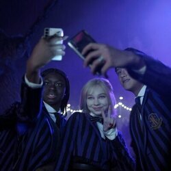 Emma Myers en el 2x01 de 'Wednesday'