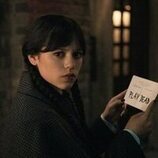 Still de Jenna Ortega en 2x02 titulado 'Más vale diablo triste que conocido' de 'Miércoles'