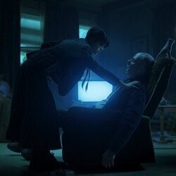 Jamie McShane y Jenna Ortega en 'Más vale diablo triste que conocido' de 'Wednesday'