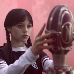 Jenna Ortega en Capítulo 3 titulado 'La llamada de la tristeza' de 'Miércoles'