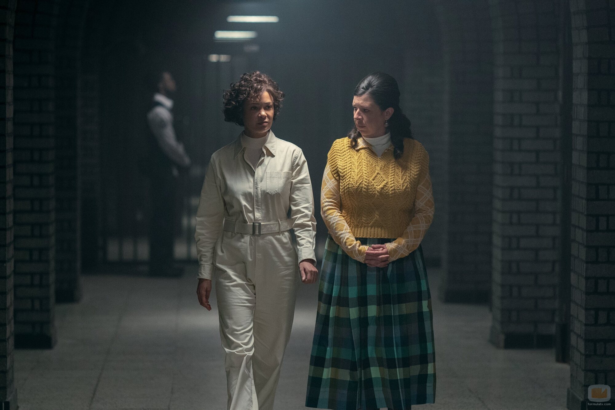 Thandiwe Newton en 2x03 titulado 'La llamada de la tristeza' de 'Miércoles'