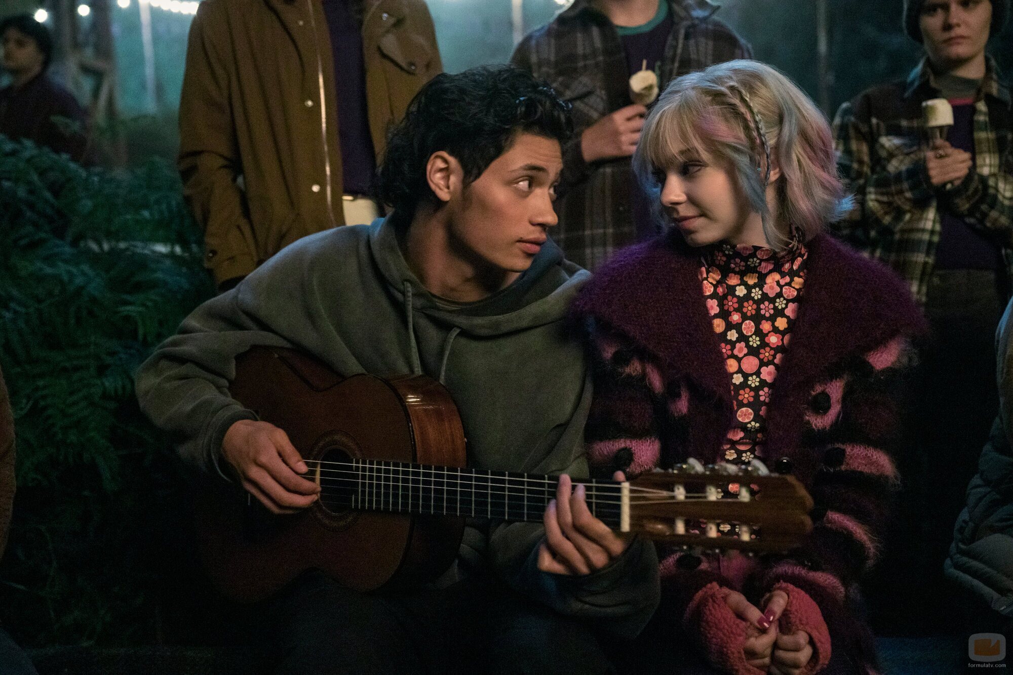 Emma Myers en Capítulo 3 titulado 'La llamada de la tristeza' de 'Miércoles'