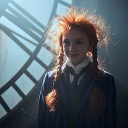 Evie Templeton en 2x04 'Si las tristezas hablaran' de 'Miércoles'