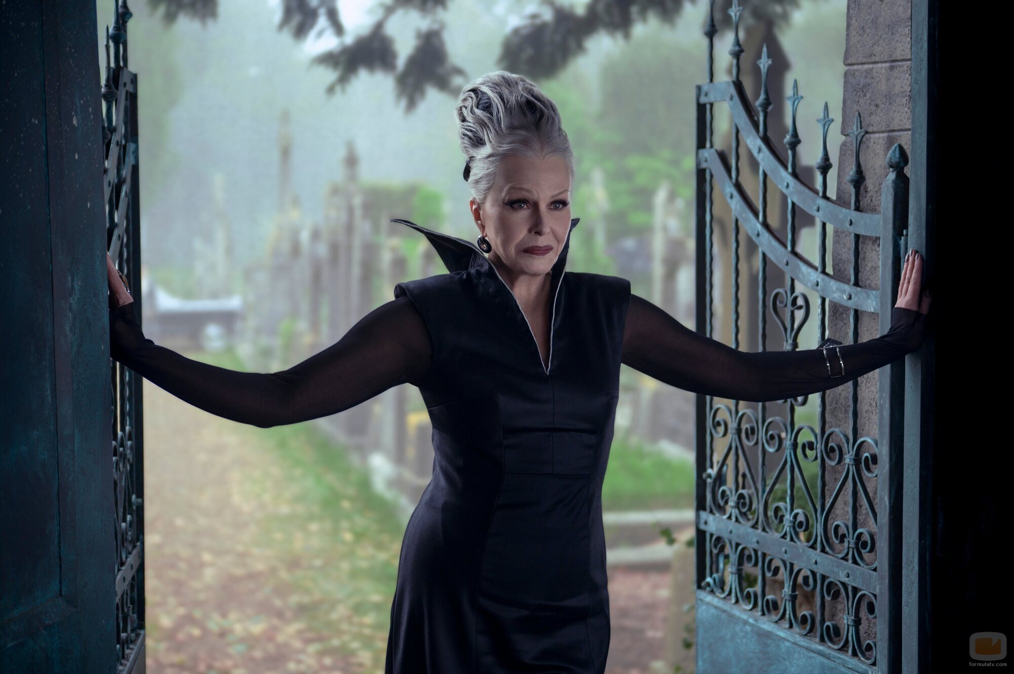 Joanna Lumley en 'Si las tristezas hablaran' de 'Wednesday'