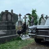 Joanna Lumley en la temporada 2 y el capítulo 04 de 'Miércoles'