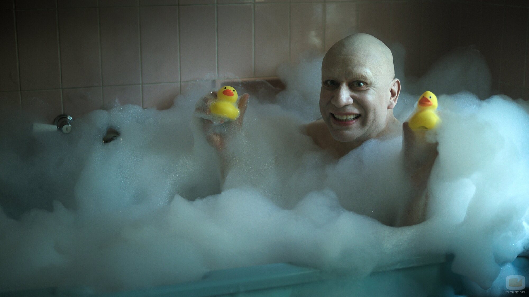 Foto de Fred Armisen en la temporada 2 y el capítulo 04 de 'Miércoles'