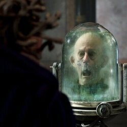 Still de 2x04 'Si las tristezas hablaran' de 'Miércoles'