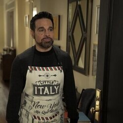 Mario Cantone en Capítulo 12 titulado 'Fiesta para una' de 'And Just Like That...'