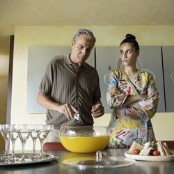 Alberto San Juan y Claudia Salas en 'Marga y Tina' de 'Furia'