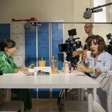 Still de Ana Torrent y Candela Peña en 1x02 titulado 'Nat' de 'Furia'