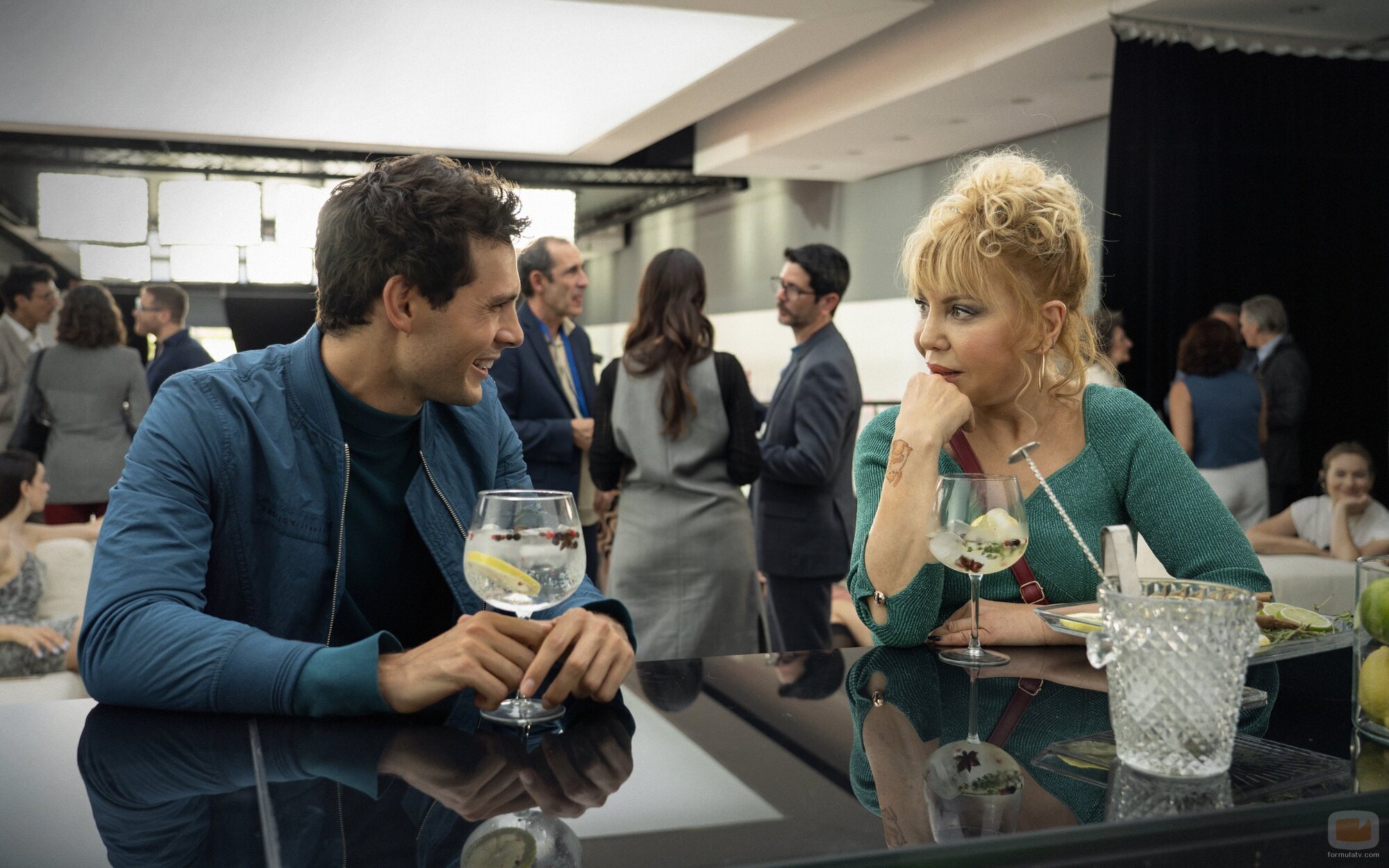 Cecilia Roth y Pol Hermoso en la temporada 1 y el capítulo 05 de 'Furia'