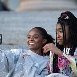 Lyric Ross y Dominique Thorne en el 1x01 de 'Ironheart'