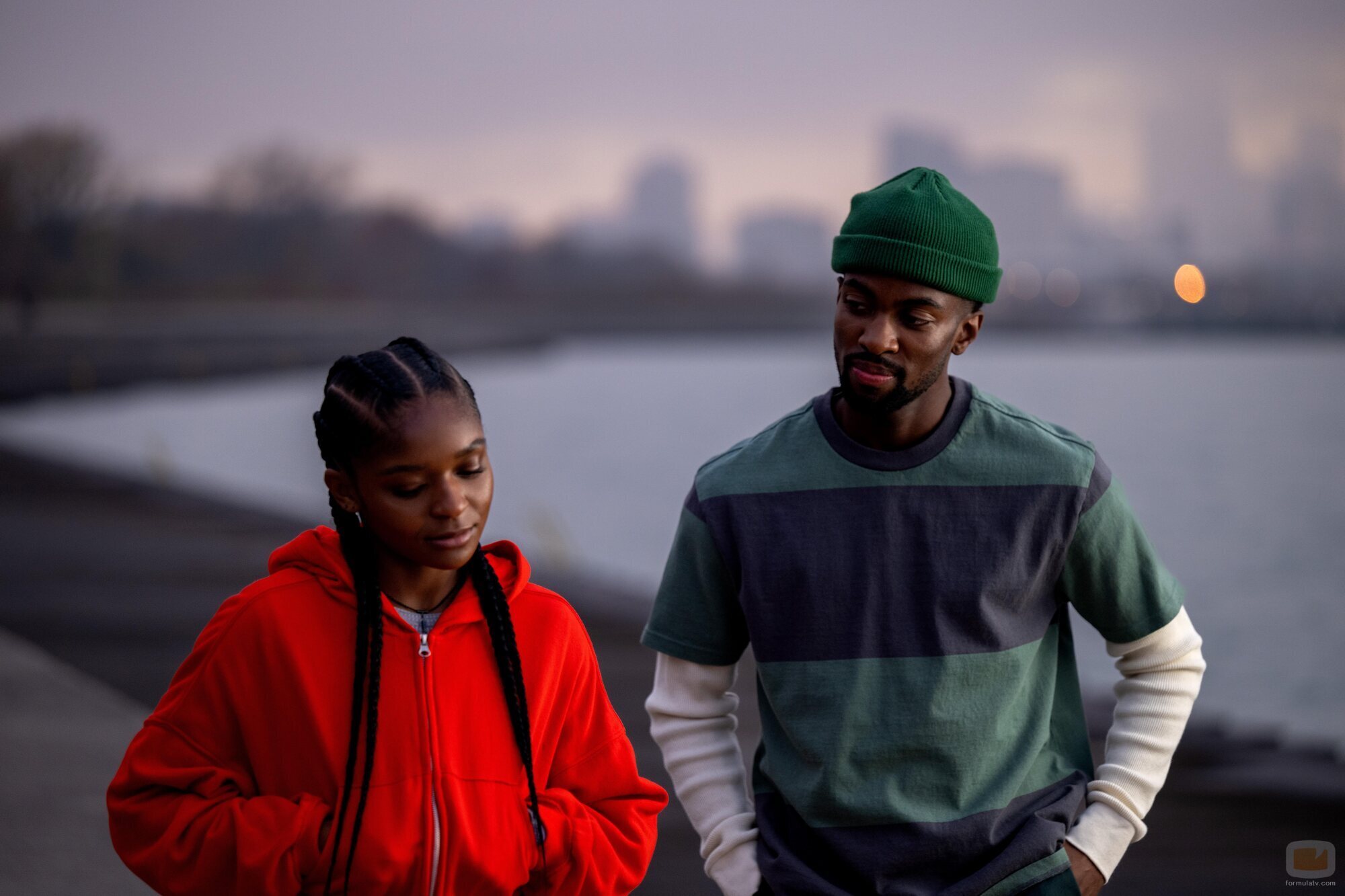 Matthew Elam y Dominique Thorne en la temporada 1 y el capítulo 01 de 'Ironheart'