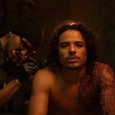 Anthony Ramos en 1x01 'Volver a casa' de 'Ironheart'