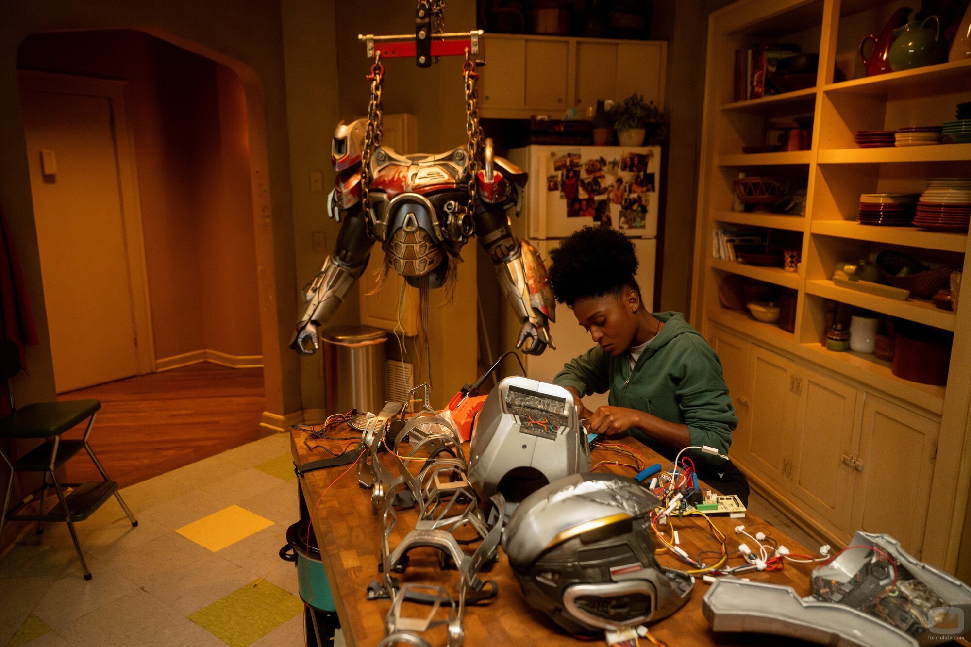 Foto de Dominique Thorne en 1x01 titulado 'Volver a casa' de 'Ironheart'