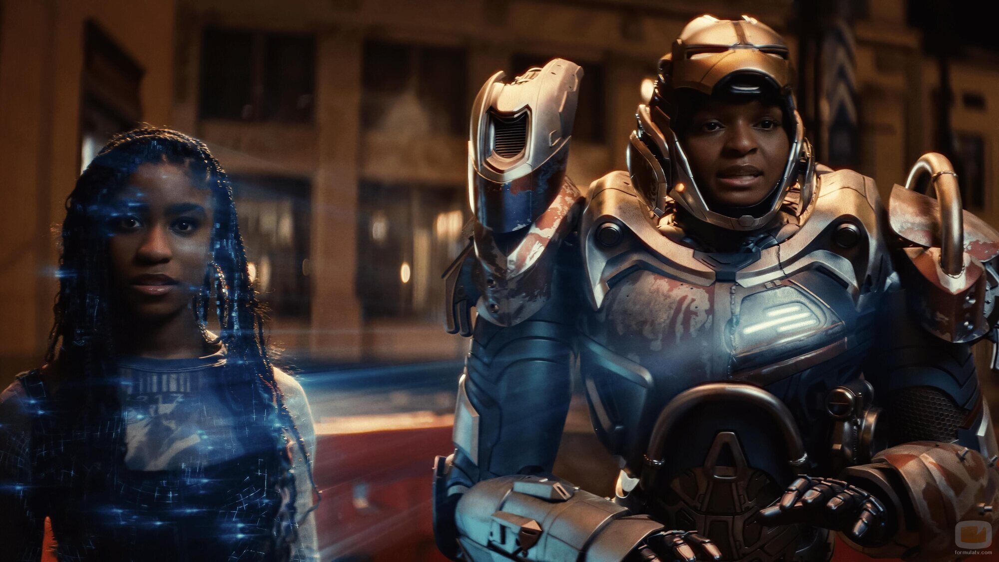 Lyric Ross y Dominique Thorne en 'Que la Natalie real se levante' de 'Ironheart'