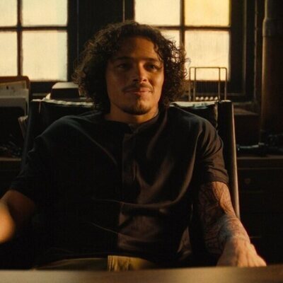Anthony Ramos en 1x03 'Hay peligro, nena' de 'Ironheart'