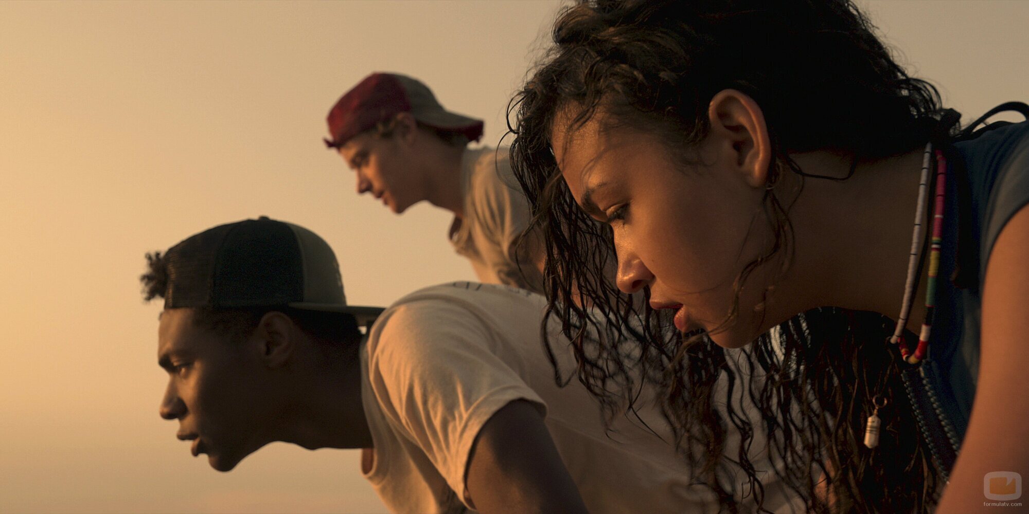 Madison Bailey y J.D. en 'Piloto' de 'Outer Banks'