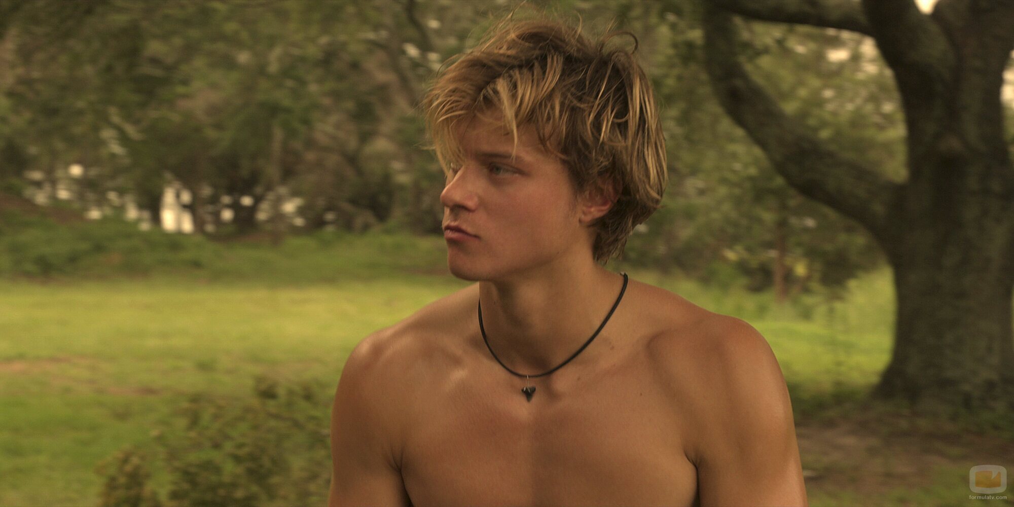 Rudy Pankow en 1x01 'Piloto' de 'Outer Banks'
