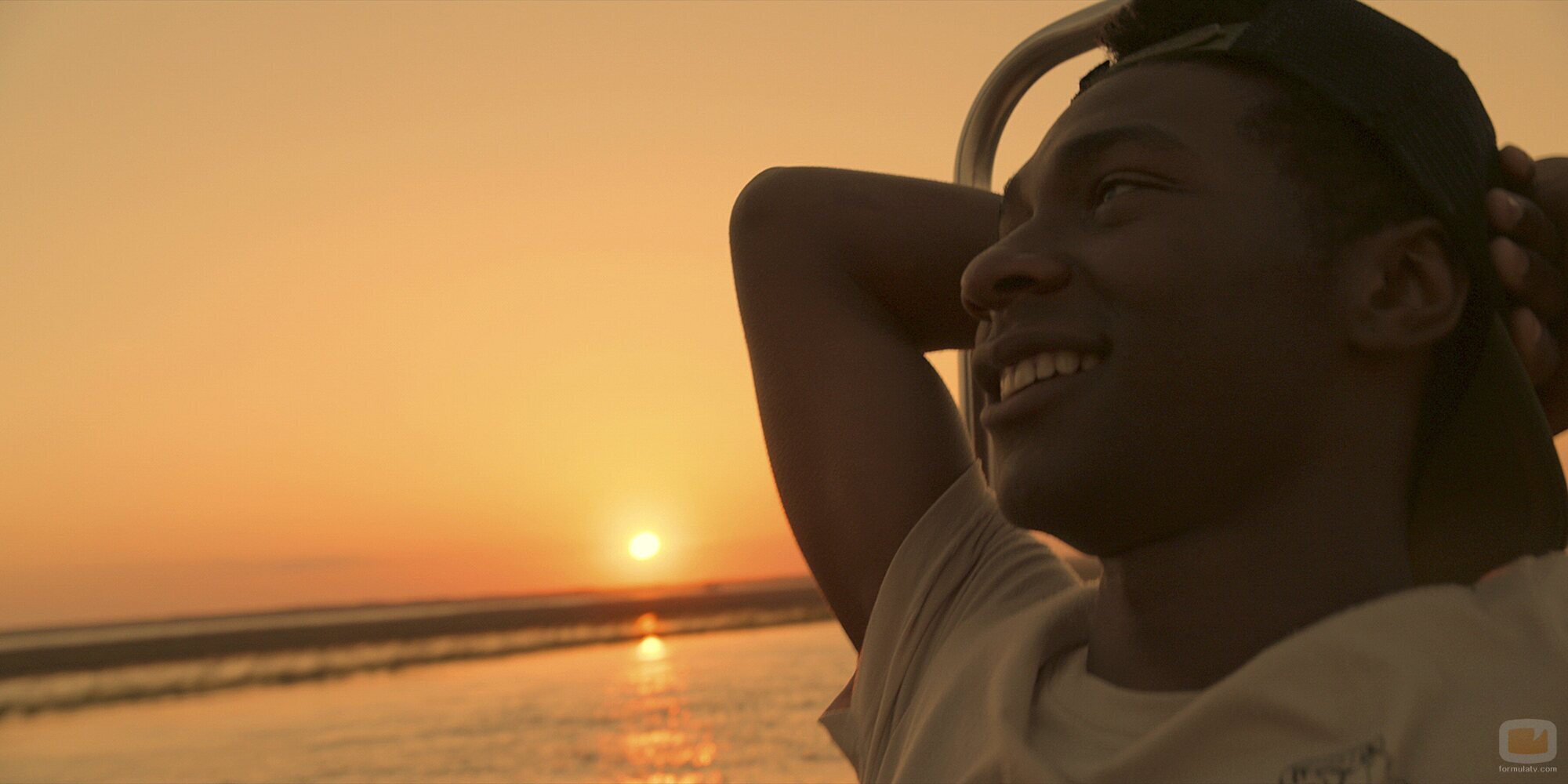 J.D. en 1x01 titulado 'Piloto' de 'Outer Banks'