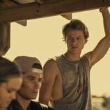 Rudy Pankow en el 1x01 de 'Outer Banks'