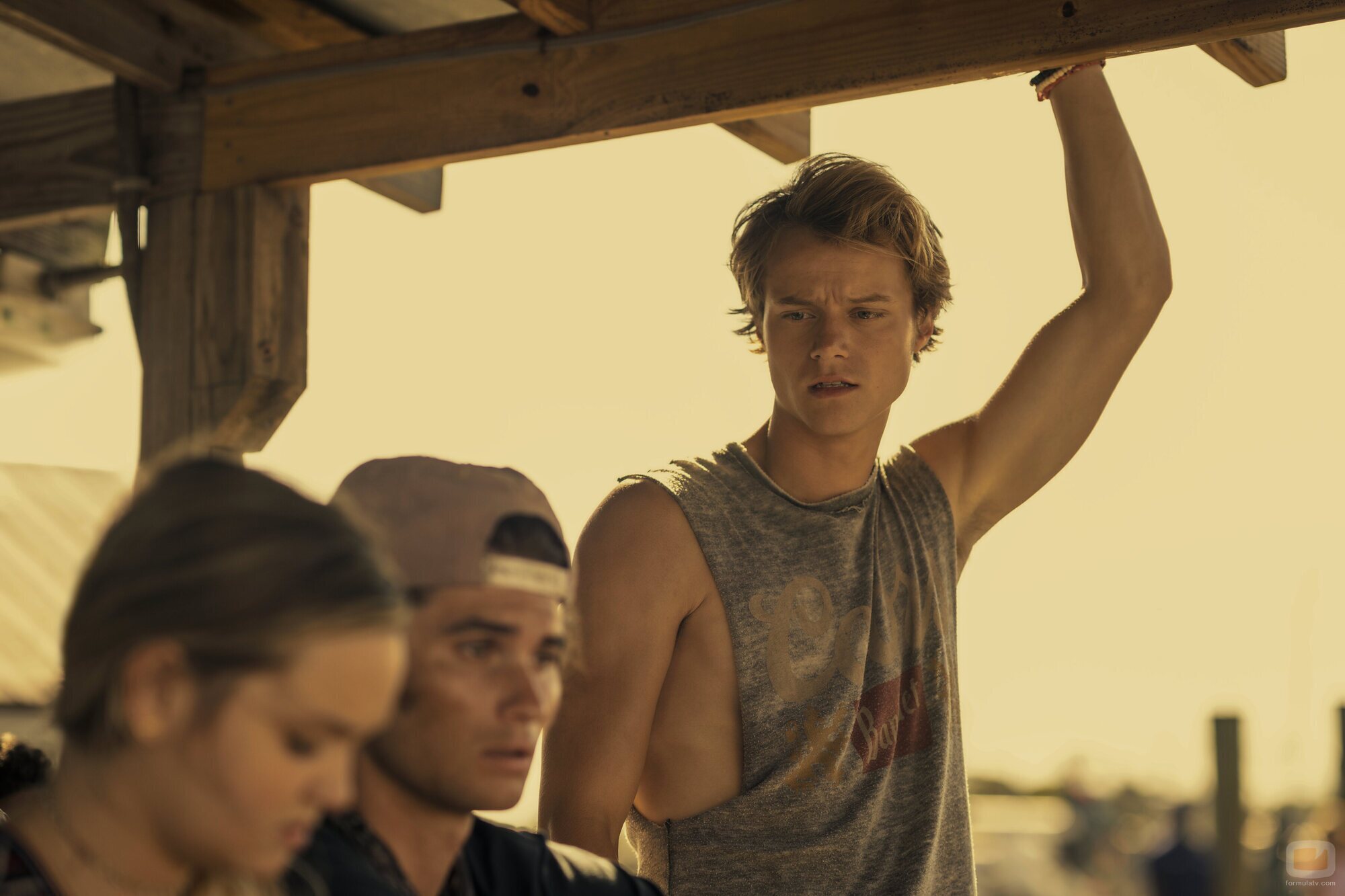 Rudy Pankow en el 1x01 de 'Outer Banks'