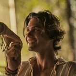 Chase Stokes en 1x02 titulado 'La brújula de la suerte' de 'Outer Banks'