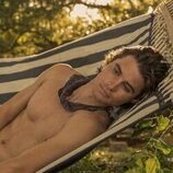 Chase Stokes en el 1x02 de 'Outer Banks'