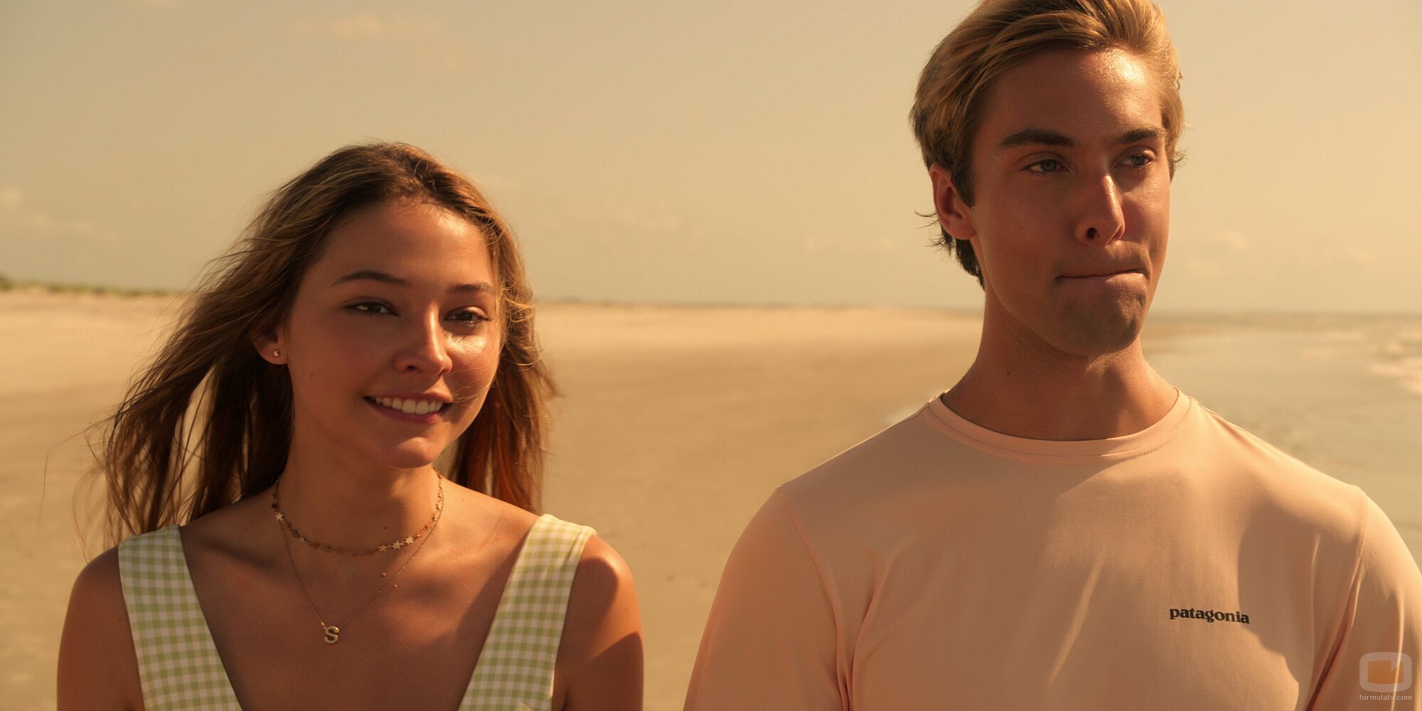 Madelyn Cline y Austin North en la temporada 1 y el capítulo 03 de 'Outer Banks'