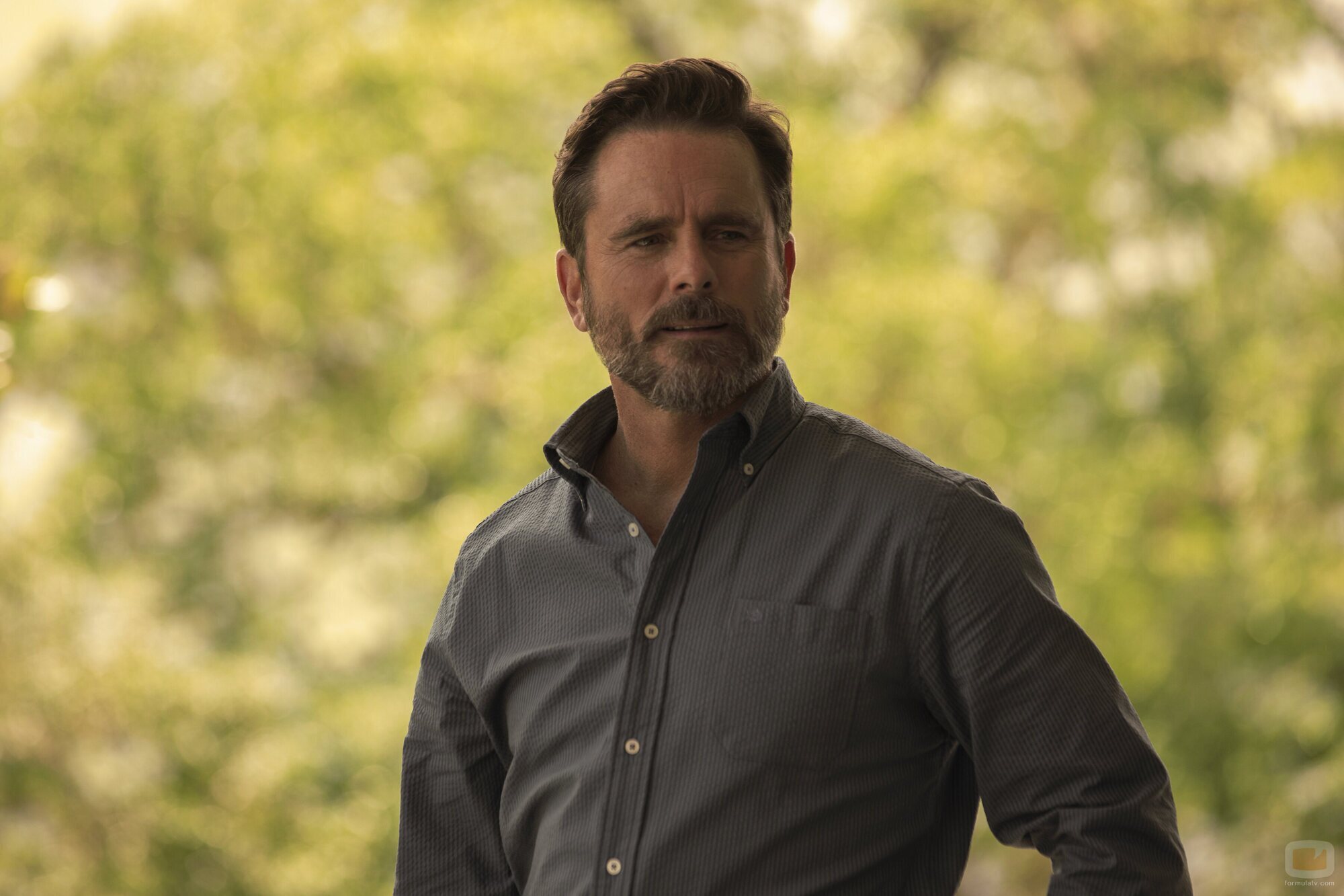 Charles Esten en Capítulo 3 titulado 'La zona prohibida' de 'Outer Banks'