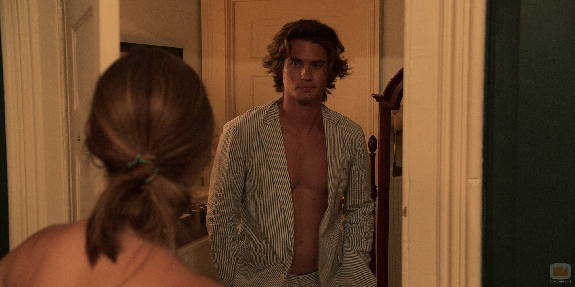 Chase Stokes en 1x04 titulado 'Juegos de espías' de 'Outer Banks'