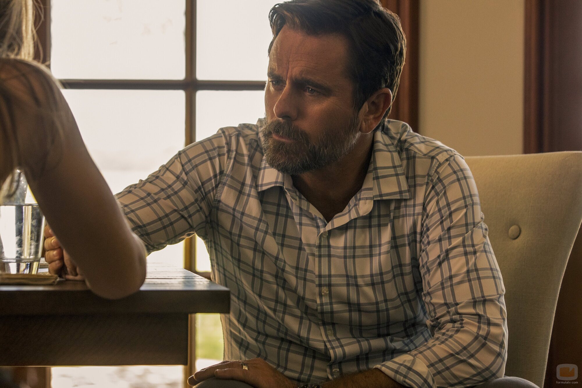 Charles Esten en 1x06 'Parcela 9' de 'Outer Banks'