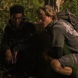 Rudy Pankow y J.D. en la temporada 1 y el capítulo 06 de 'Outer Banks'