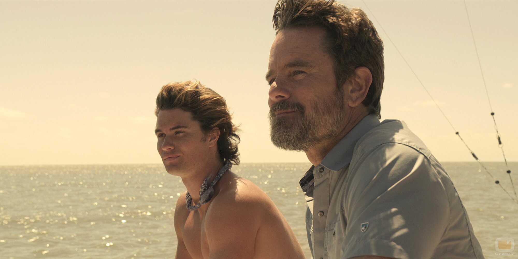 Charles Esten y Chase Stokes en la temporada 1 y el capítulo 07 de 'Outer Banks'