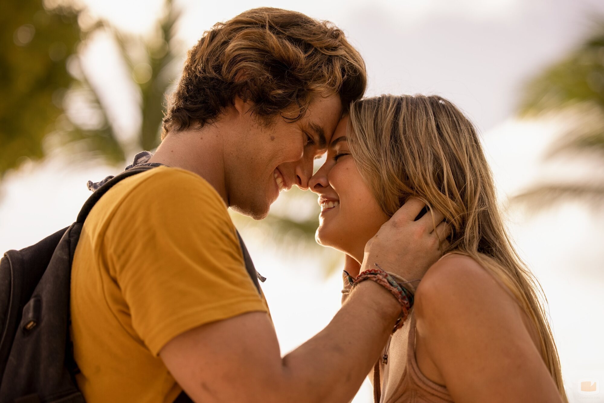 Foto de Chase Stokes y Madelyn Cline en 2x01 titulado 'El oro' de 'Outer Banks'