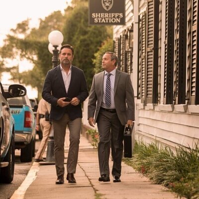 Charles Esten en Capítulo 1 titulado 'El oro' de 'Outer Banks'