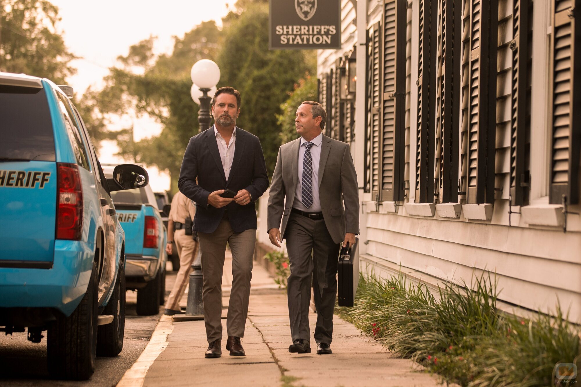 Charles Esten en Capítulo 1 titulado 'El oro' de 'Outer Banks'
